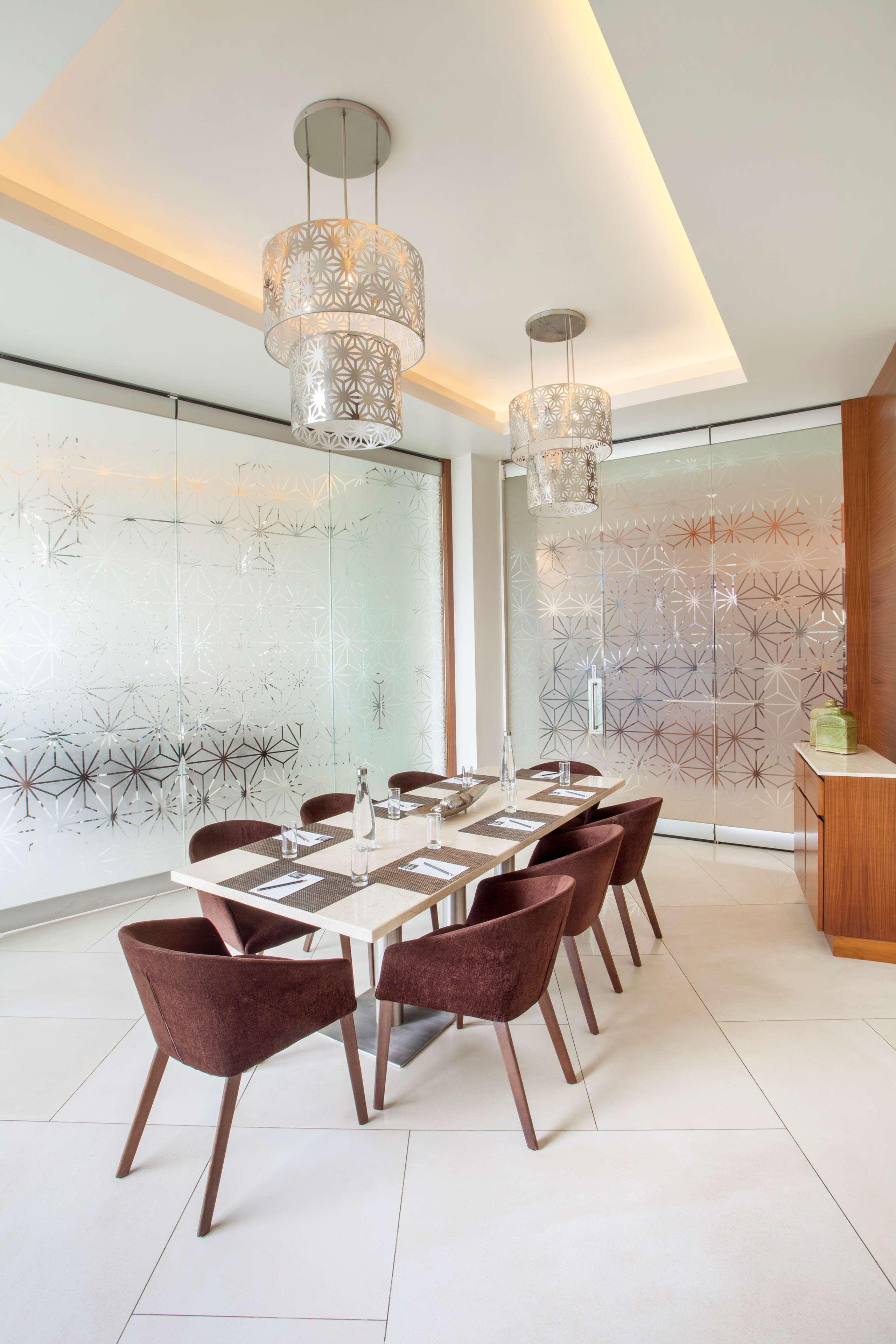 Hyatt Place Hyderabad Banjara Hills Luaran gambar A private dining room at the restaurant