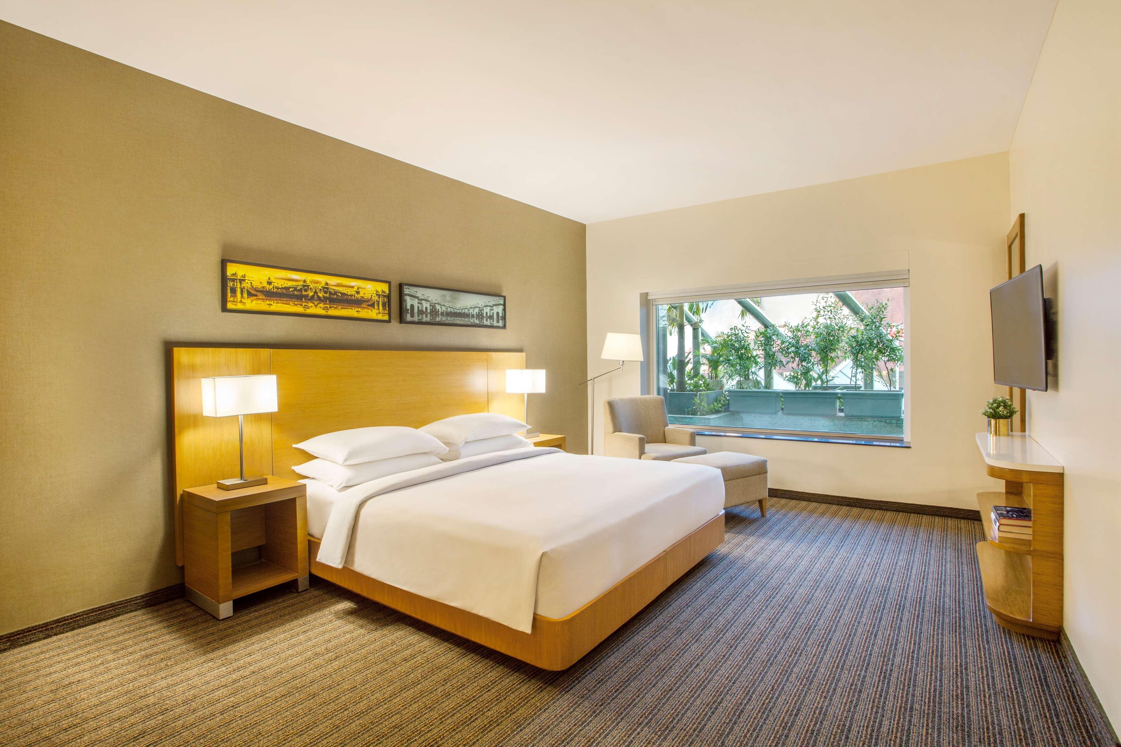 Hyatt Place Hyderabad Banjara Hills Luaran gambar A guest room at the hotel