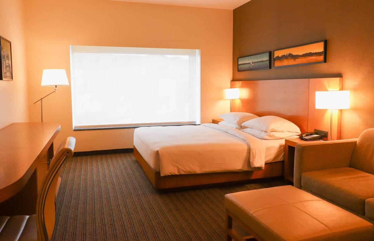 Hyatt Place Hyderabad Banjara Hills Luaran gambar A typical room at the Residence Inn